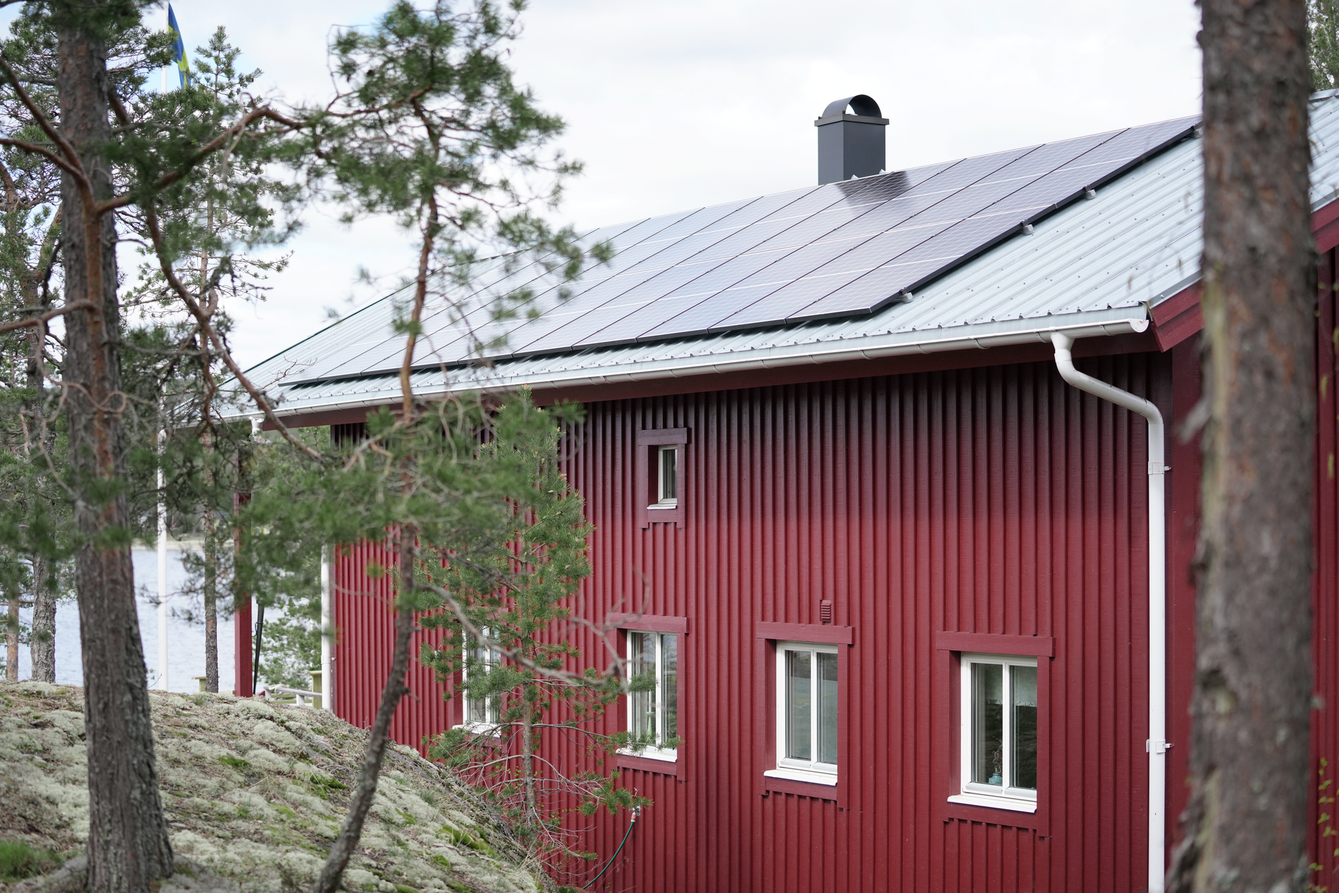 Bild till pressmeddelandet_Rött hus med solceller.png
